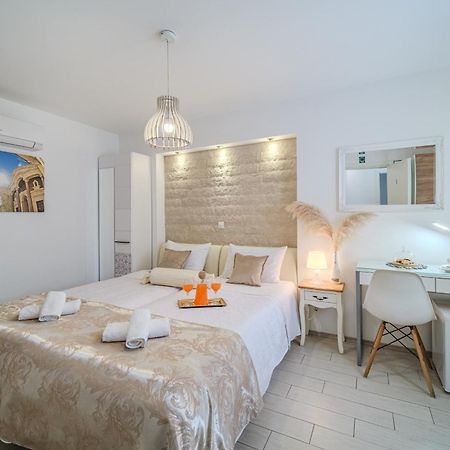 Central Split Rooms And Apartments Paese Екстериор снимка
