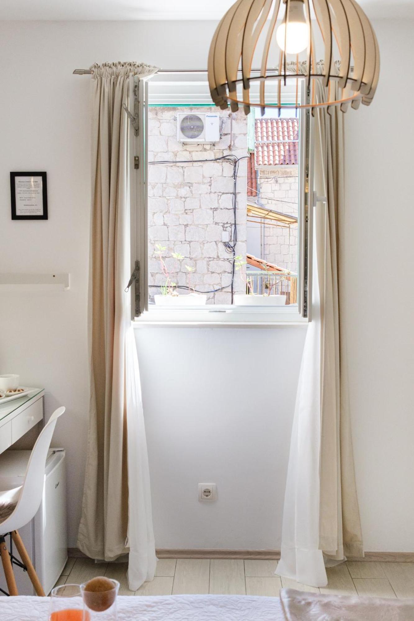 Central Split Rooms And Apartments Paese Екстериор снимка