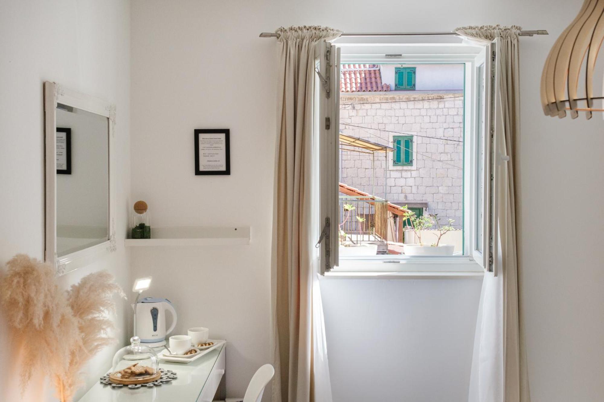 Central Split Rooms And Apartments Paese Екстериор снимка