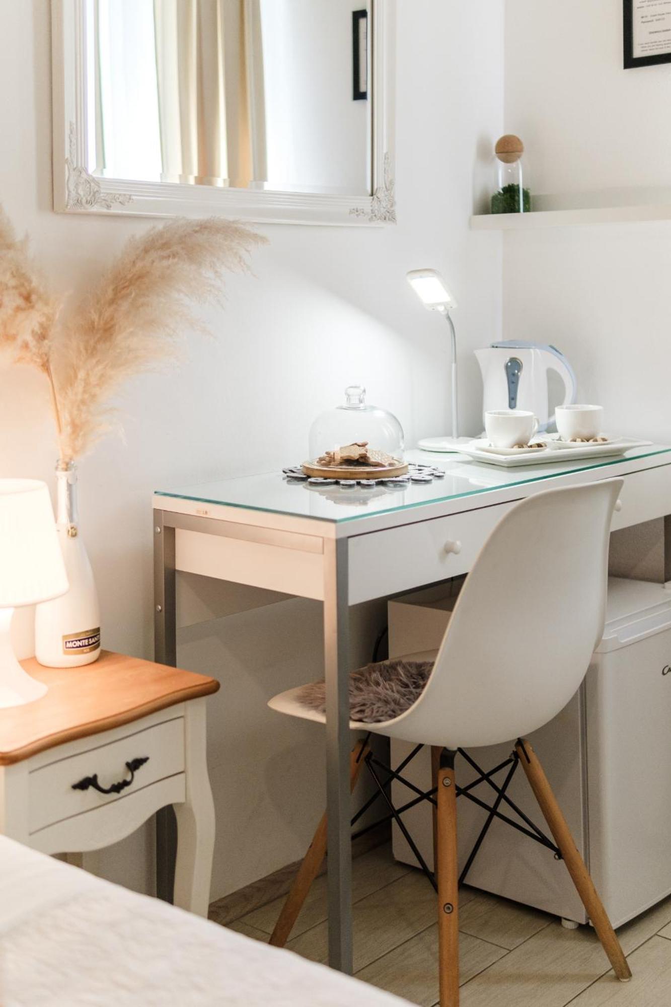 Central Split Rooms And Apartments Paese Екстериор снимка
