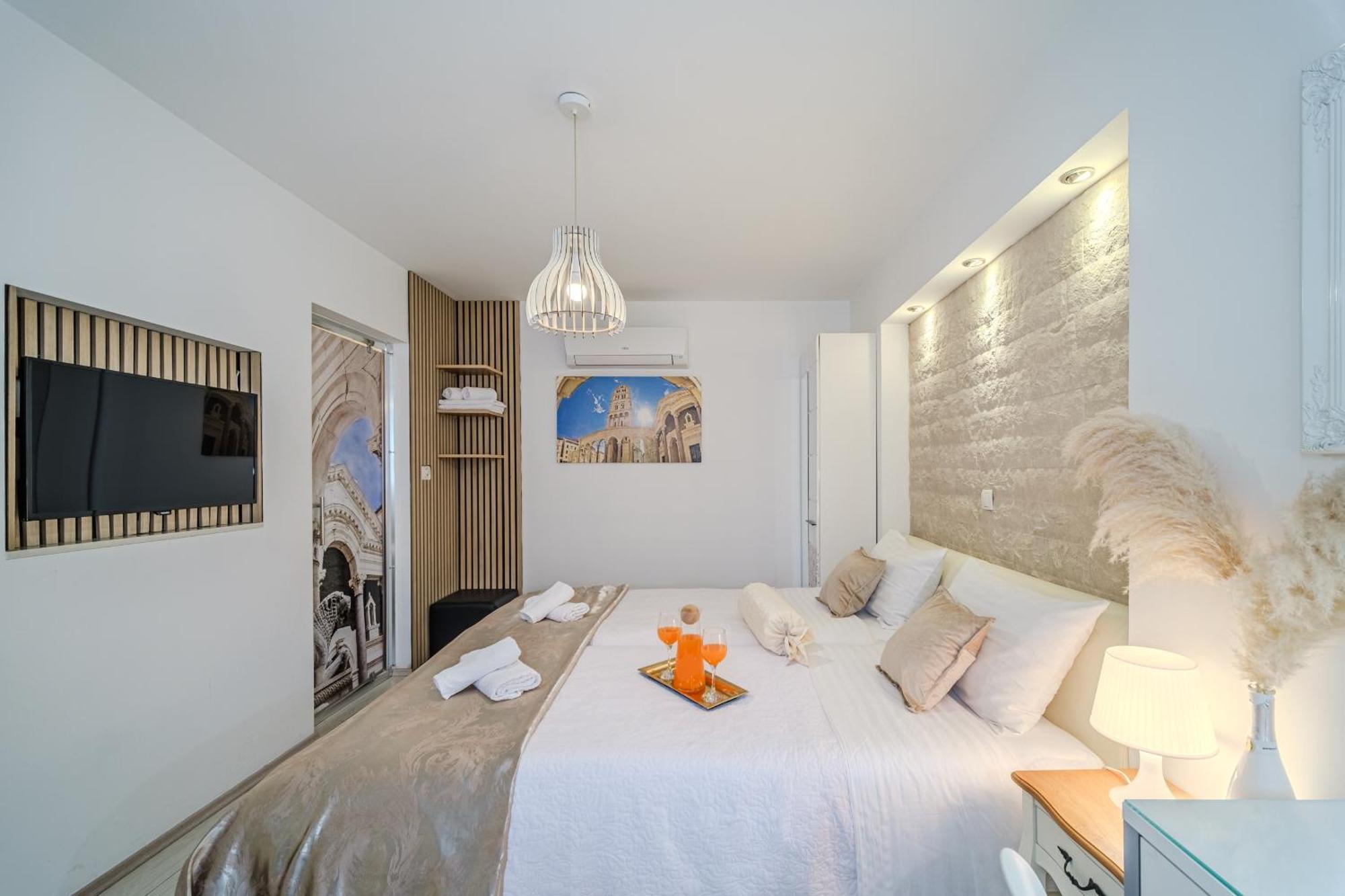 Central Split Rooms And Apartments Paese Екстериор снимка