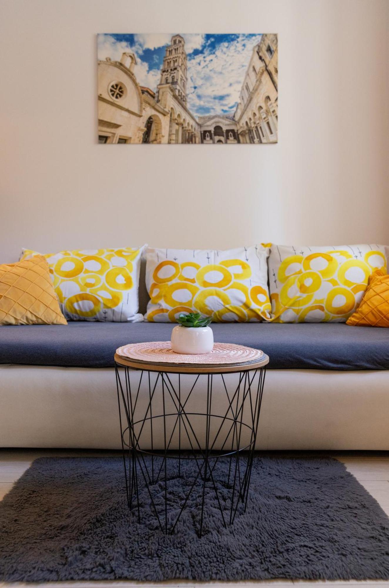 Central Split Rooms And Apartments Paese Екстериор снимка