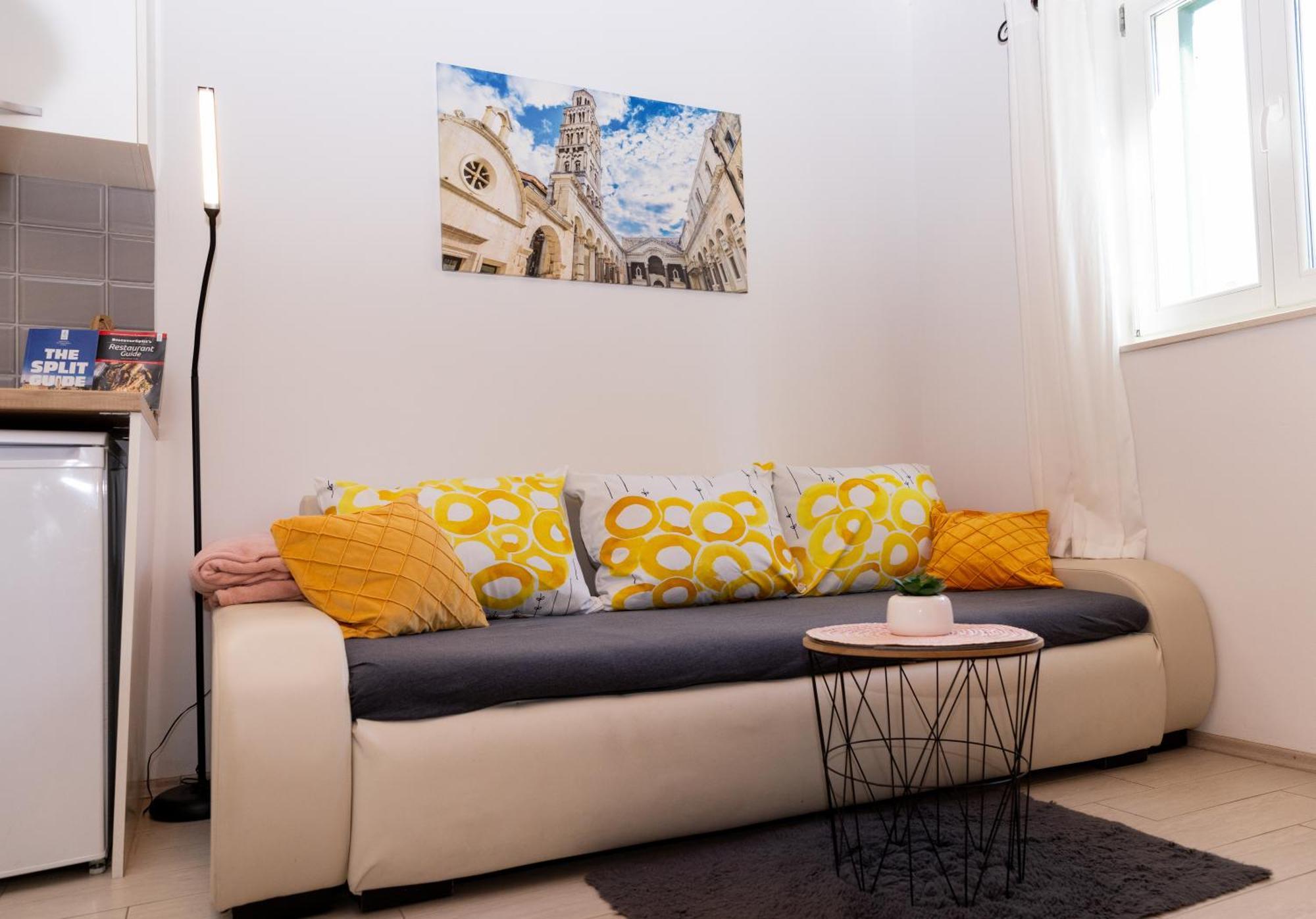 Central Split Rooms And Apartments Paese Екстериор снимка