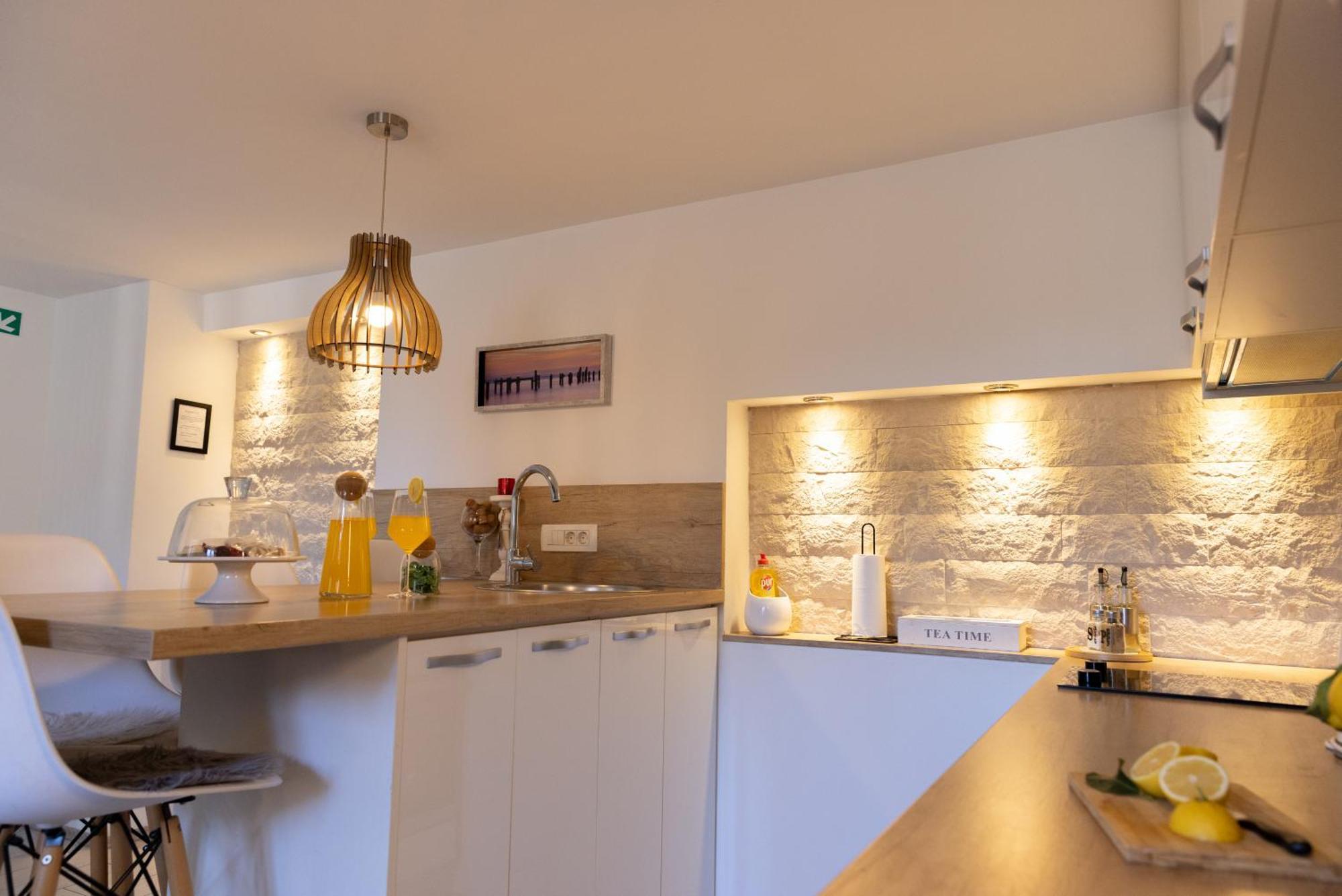 Central Split Rooms And Apartments Paese Екстериор снимка