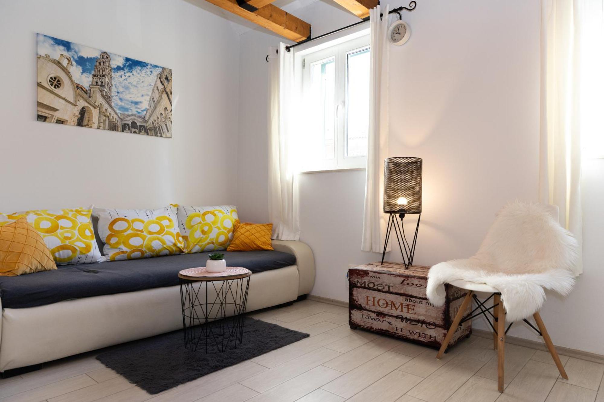 Central Split Rooms And Apartments Paese Екстериор снимка