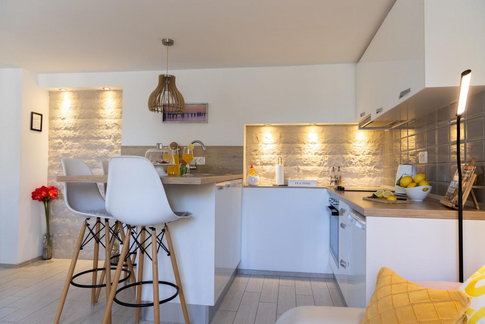Central Split Rooms And Apartments Paese Екстериор снимка