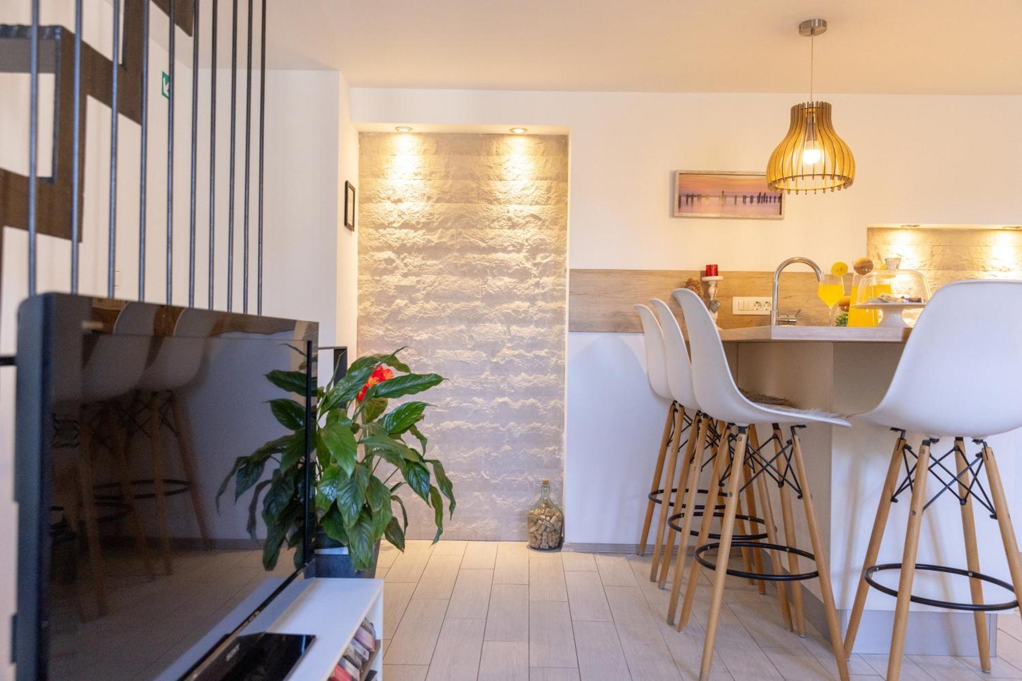 Central Split Rooms And Apartments Paese Екстериор снимка