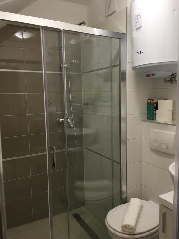 Central Split Rooms And Apartments Paese Екстериор снимка