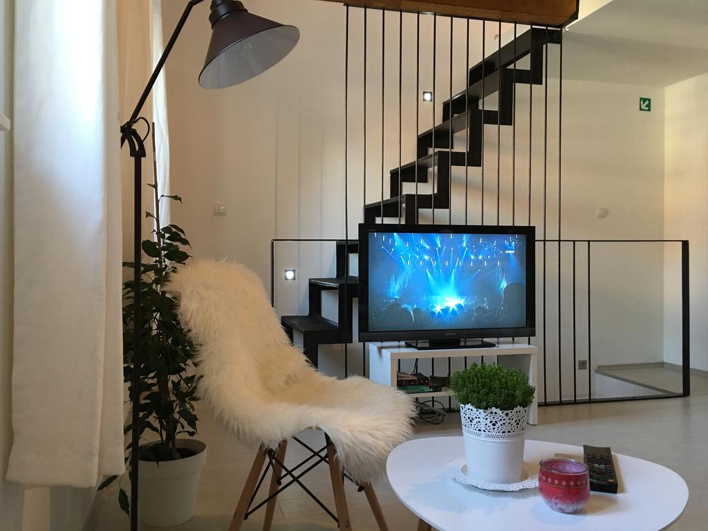 Central Split Rooms And Apartments Paese Екстериор снимка