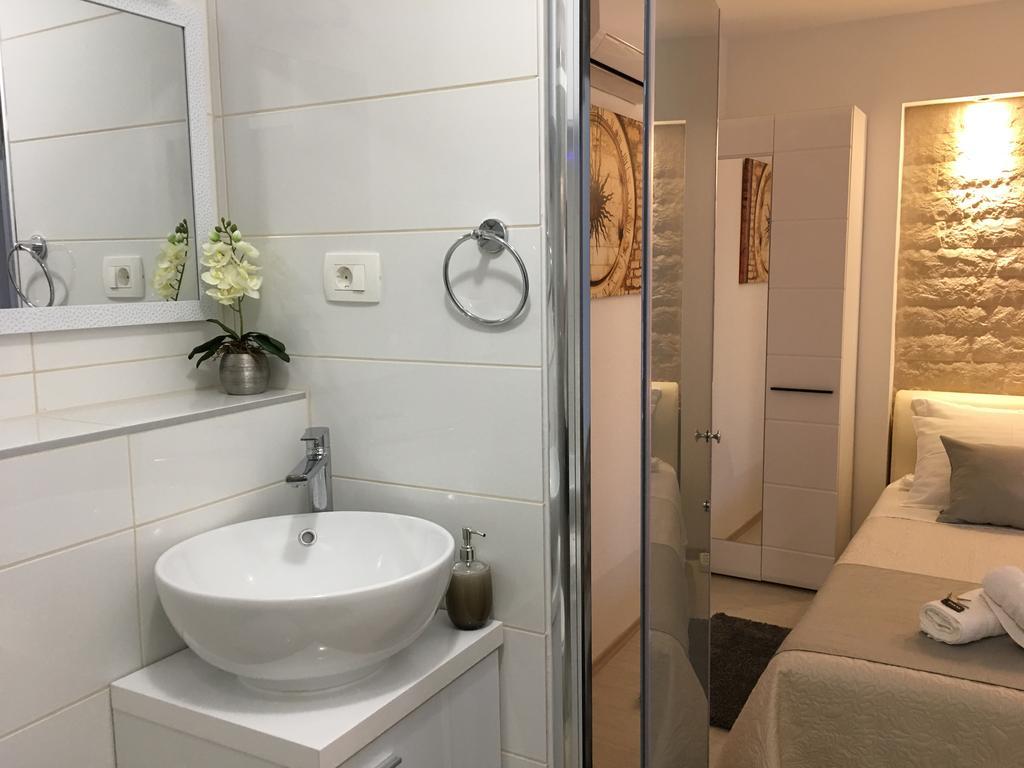 Central Split Rooms And Apartments Paese Екстериор снимка