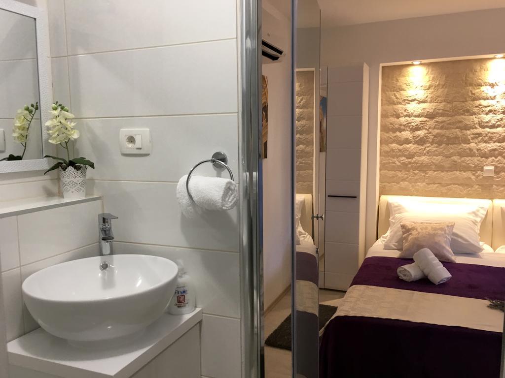 Central Split Rooms And Apartments Paese Екстериор снимка