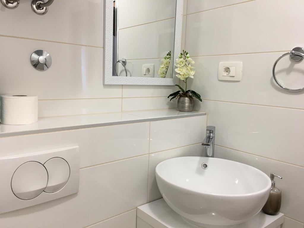 Central Split Rooms And Apartments Paese Екстериор снимка